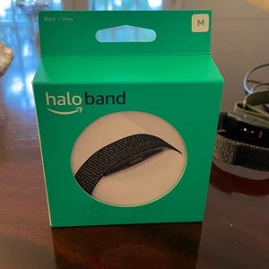 Amazon Halo Fitness Tracker - Black/Onyx  - size M
